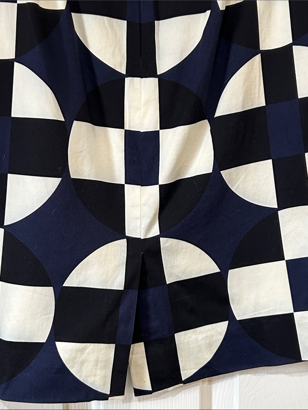 J. Crew The Pencil Skirt Black, Navy, & Cream Geometric Print Cotton SZ 2 - Picture 5 of 8